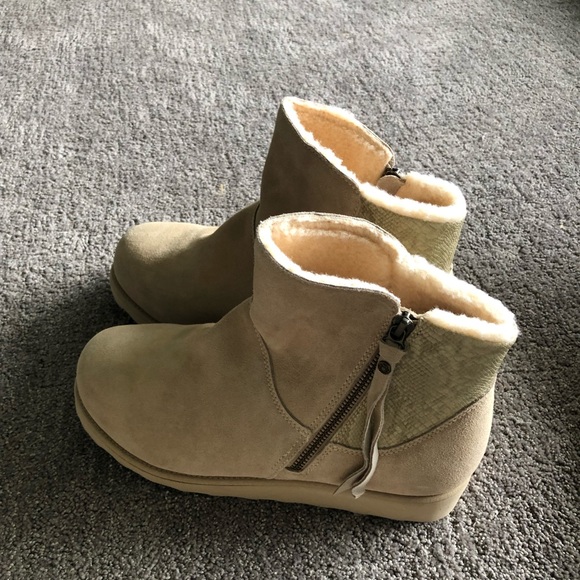 BEARPAW Megan Suede Sheepskin Bootie - Picture 6 of 12